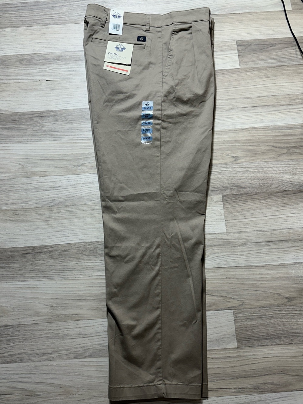 NWT Dockers Classic Fit Pleated Chino Pants Khaki 36x32